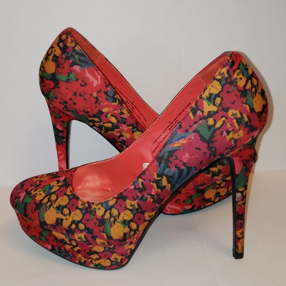 Xhilaration multi color platform pumps